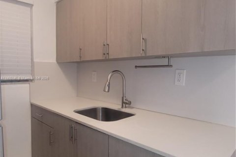Apartment in Hialeah, Florida 1 bedroom, 51.1 sq.m. № 1952665 - photo 2