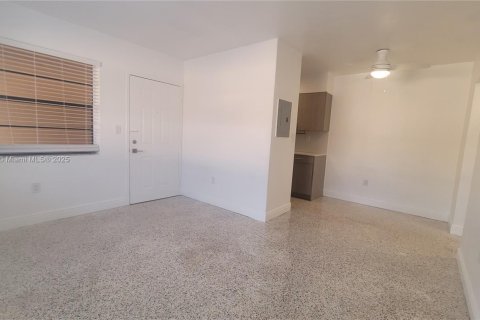 Apartment in Hialeah, Florida 1 bedroom, 51.1 sq.m. № 1952665 - photo 7