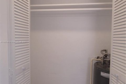 Apartment in Hialeah, Florida 1 bedroom, 51.1 sq.m. № 1952665 - photo 8
