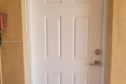 Apartment in Hialeah, Florida 1 bedroom, 51.1 sq.m. № 1952665 - photo 15