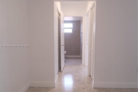 Apartment in Hialeah, Florida 1 bedroom, 51.1 sq.m. № 1952665 - photo 10