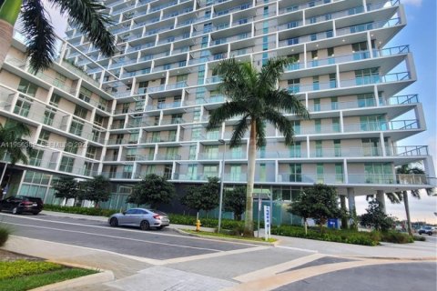 Condo in Sunrise, Florida, 1 bedroom  № 2153464 - photo 1