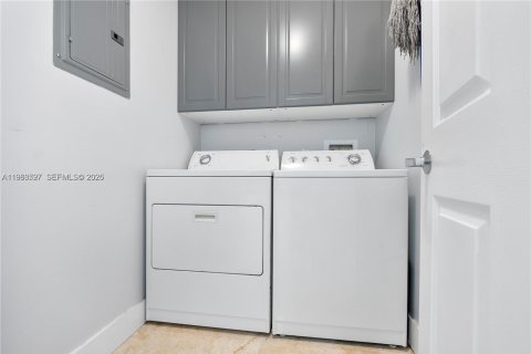 Condo in Fort Lauderdale, Florida, 2 bedrooms  № 2030140 - photo 19