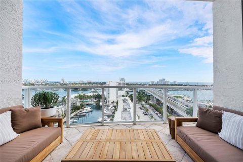 Condo in Fort Lauderdale, Florida, 2 bedrooms  № 2030140 - photo 9