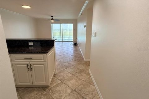 Condo in Sarasota, Florida, 2 bedrooms  № 2238778 - photo 4