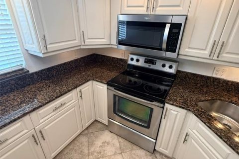 Condo in Sarasota, Florida, 2 bedrooms  № 2238778 - photo 9