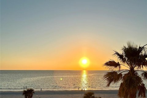 Condominio en alquiler en Saint Pete Beach, Florida, 2 dormitorios, 124.49 m2 № 1615344 - foto 2