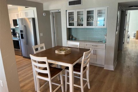 Condominio en alquiler en Saint Pete Beach, Florida, 2 dormitorios, 124.49 m2 № 1615344 - foto 14