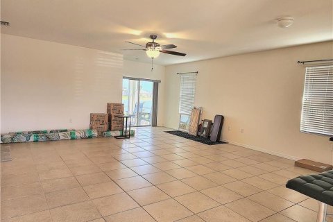 House in Cape Coral, Florida 3 bedrooms, 162.3 sq.m. № 1919157 - photo 12