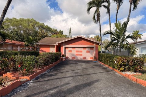 Casa en South Miami, Florida 3 dormitorios, 162.76 m2 № 1999298