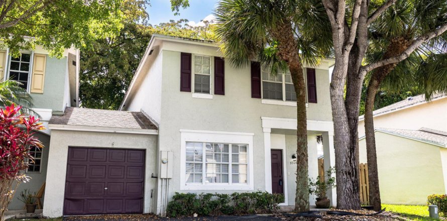 Touwnhouse à Tamarac, Floride 3 chambres, 151.99 m2 № 2088389
