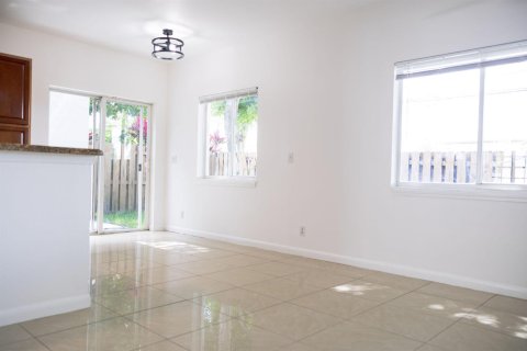 Touwnhouse à vendre à Tamarac, Floride: 3 chambres, 151.99 m2 № 2088389 - photo 6