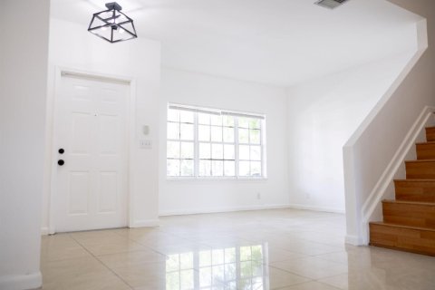 Touwnhouse à vendre à Tamarac, Floride: 3 chambres, 151.99 m2 № 2088389 - photo 3