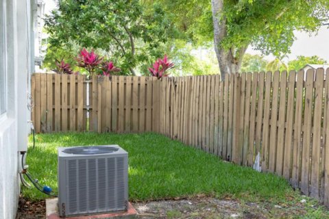 Touwnhouse à vendre à Tamarac, Floride: 3 chambres, 151.99 m2 № 2088389 - photo 20