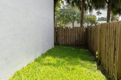 Touwnhouse à vendre à Tamarac, Floride: 3 chambres, 151.99 m2 № 2088389 - photo 19