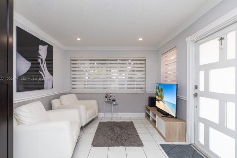 Villa ou maison à vendre à Hialeah, Floride: 4 chambres, 111.58 m2 № 2057117 - photo 10