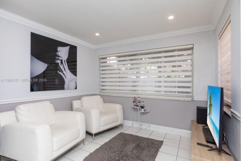 Villa ou maison à vendre à Hialeah, Floride: 4 chambres, 111.58 m2 № 2057117 - photo 11