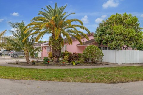 Villa ou maison à vendre à Hialeah, Floride: 4 chambres, 111.58 m2 № 2057117 - photo 7