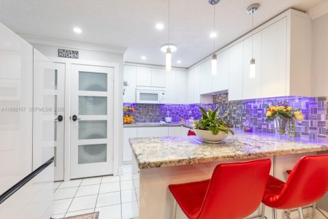 Villa ou maison à vendre à Hialeah, Floride: 4 chambres, 111.58 m2 № 2057117 - photo 25