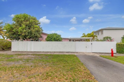 Villa ou maison à vendre à Hialeah, Floride: 4 chambres, 111.58 m2 № 2057117 - photo 8