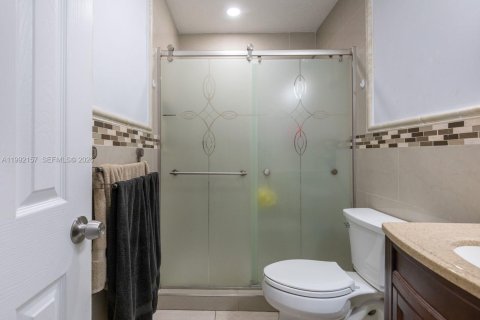 Villa ou maison à vendre à Hialeah, Floride: 4 chambres, 111.58 m2 № 2057117 - photo 16