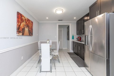 Villa ou maison à vendre à Hialeah, Floride: 4 chambres, 111.58 m2 № 2057117 - photo 12