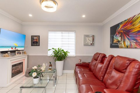 Villa ou maison à vendre à Hialeah, Floride: 4 chambres, 111.58 m2 № 2057117 - photo 20