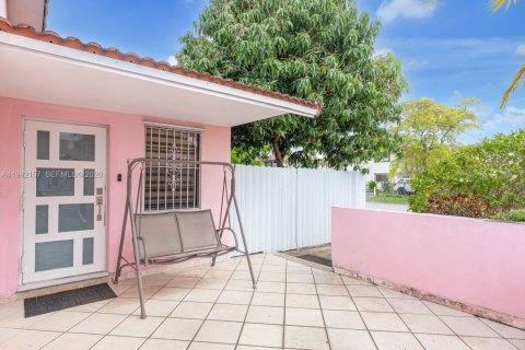 Villa ou maison à vendre à Hialeah, Floride: 4 chambres, 111.58 m2 № 2057117 - photo 4