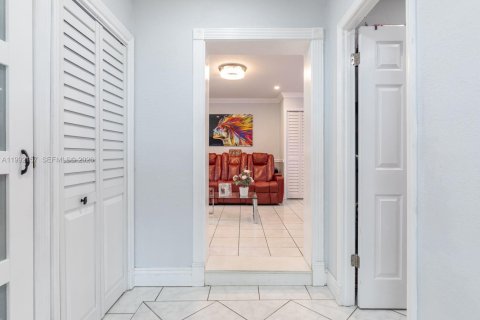 Villa ou maison à vendre à Hialeah, Floride: 4 chambres, 111.58 m2 № 2057117 - photo 19