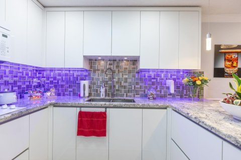 Villa ou maison à vendre à Hialeah, Floride: 4 chambres, 111.58 m2 № 2057117 - photo 28