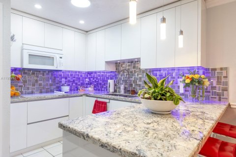Villa ou maison à vendre à Hialeah, Floride: 4 chambres, 111.58 m2 № 2057117 - photo 30