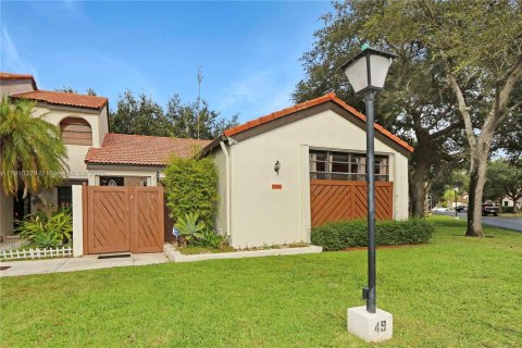 Adosado en venta en Miami, Florida, 2 dormitorios, 107.4 m2 № 1967034 - foto 1
