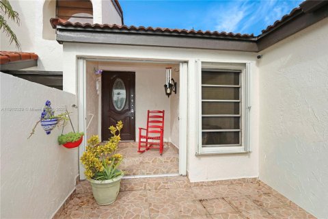 Adosado en venta en Miami, Florida, 2 dormitorios, 107.4 m2 № 1967034 - foto 2