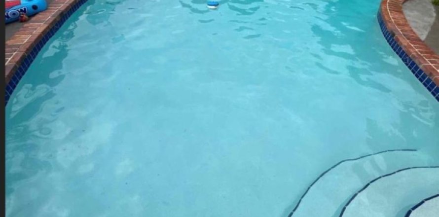 House in Lauderdale Lakes, Florida 4 bedrooms, 154.78 sq.m. № 1225817