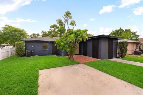 House in Tampa, Florida 3 bedrooms, 134.24 sq.m. № 2157567 - photo 27