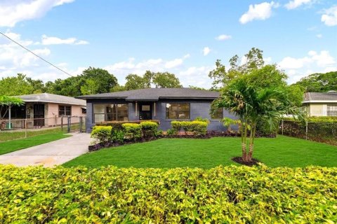 House in Tampa, Florida 3 bedrooms, 134.24 sq.m. № 2157567 - photo 30