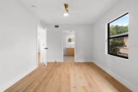 House in Tampa, Florida 3 bedrooms, 134.24 sq.m. № 2157567 - photo 18