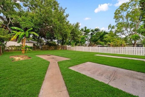 House in Tampa, Florida 3 bedrooms, 134.24 sq.m. № 2157567 - photo 28