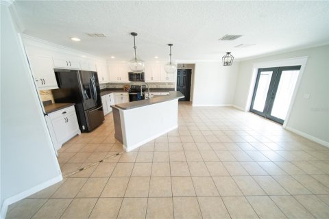 House in Kissimmee, Florida 3 bedrooms, 237.83 sq.m. № 2126856 - photo 7