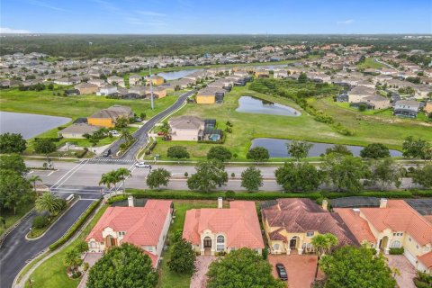 House in Davenport, Florida 4 bedrooms, 374.77 sq.m. № 1798271 - photo 1