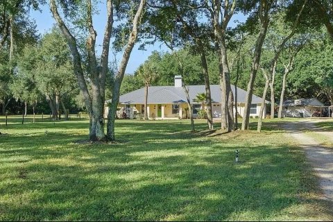 House in Lake Wales, Florida 3 bedrooms, 246.01 sq.m. № 1902563 - photo 10