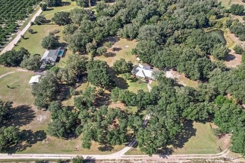 House in Lake Wales, Florida 3 bedrooms, 246.01 sq.m. № 1902563 - photo 2
