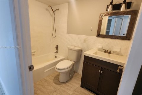 Copropriété à vendre à Hollywood, Floride: 2 chambres, 83.52 m2 № 1697627 - photo 18