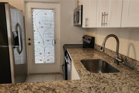 Copropriété à vendre à Hollywood, Floride: 2 chambres, 83.52 m2 № 1697627 - photo 10