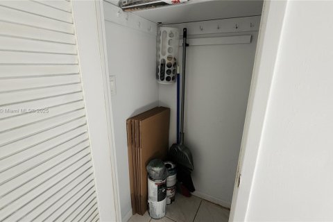 Copropriété à vendre à Hollywood, Floride: 2 chambres, 83.52 m2 № 1697627 - photo 11