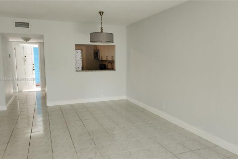 Copropriété à vendre à Hollywood, Floride: 2 chambres, 83.52 m2 № 1697627 - photo 8