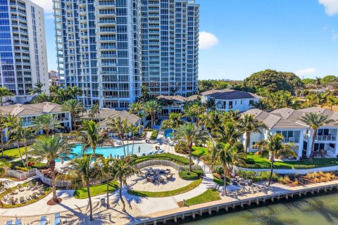 Condo in North Palm Beach, Florida, 3 bedrooms  № 2272323