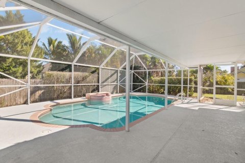 House in Vero Beach, Florida 4 bedrooms, 218.23 sq.m. № 2082813 - photo 30