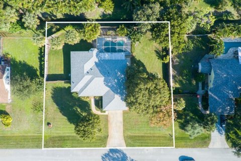 House in Vero Beach, Florida 4 bedrooms, 218.23 sq.m. № 2082813 - photo 2