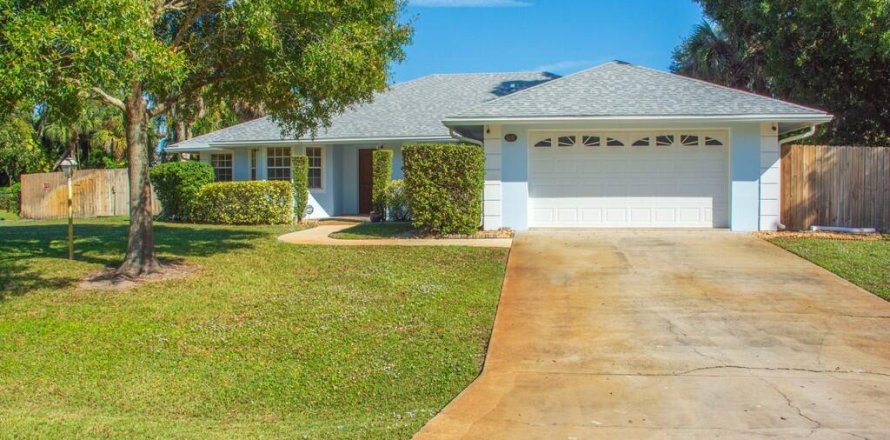 House in Vero Beach, Florida 4 bedrooms, 218.23 sq.m. № 2082813